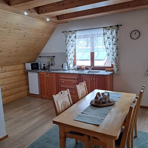 Coffee/tea facilities, View (from property/room), Kitchen or kitchenette, Dining area, microwave, stove