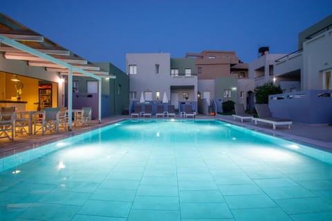 Property building, Restaurant/places to eat, Swimming pool, Breakfast
