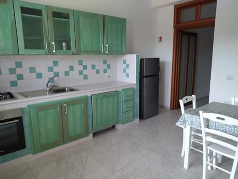 Kitchen or kitchenette, Dining area, dishwasher, oven