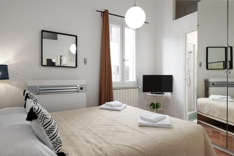 Bed, Bathroom, TV and multimedia, wardrobe, air conditioner