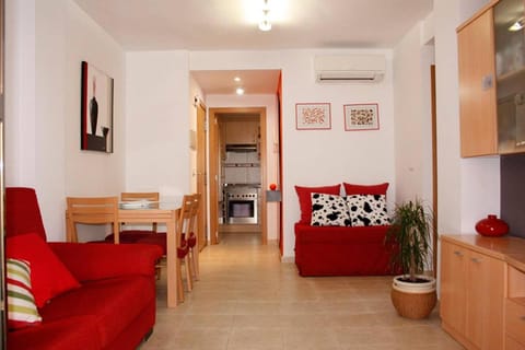 TV and multimedia, Living room, Seating area, air conditioner