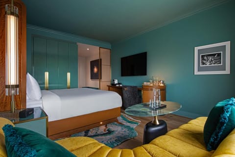 Bed, Seating area, Bedroom