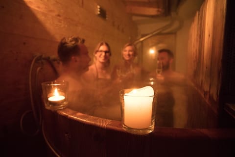 Hot Tub, Balcony/Terrace, Mountain view