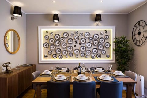 Seating area, Dining area