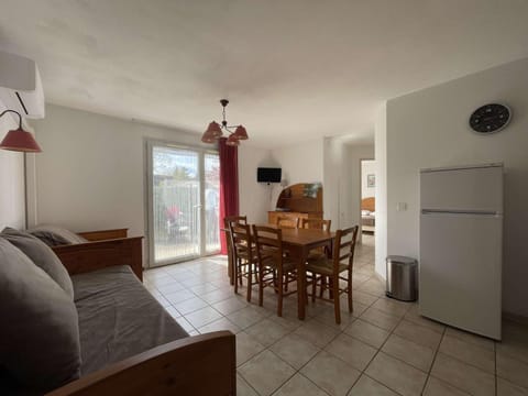 Appartement climatisé de 3 pièces avec piscine, terrasse et parking - Vallon-Pont-d'Arc - FR-1-382-54 Apartment in Vallon-Pont-d'Arc