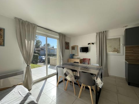 Maison Duplex avec Terrasse, 2 Chambres, Piscines et Parking - FR-1-382-19 House in Vallon-Pont-d'Arc