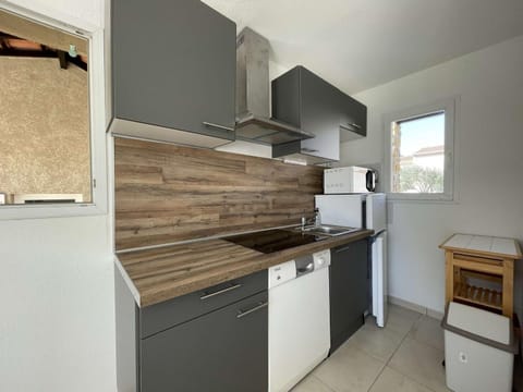 Maison Duplex avec Terrasse, 2 Chambres, Piscines et Parking - FR-1-382-19 House in Vallon-Pont-d'Arc