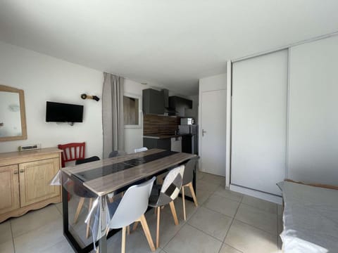 Maison Duplex avec Terrasse, 2 Chambres, Piscines et Parking - FR-1-382-19 House in Vallon-Pont-d'Arc