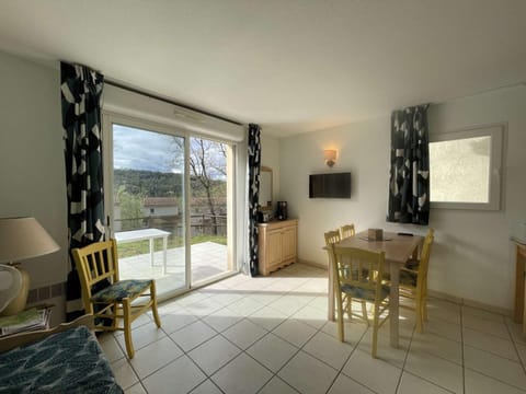 Duplex T3 6 pers avec terrasse, piscines et parking - Salavas - FR-1-382-32 House in Vallon-Pont-d'Arc