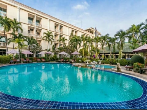 Property building, Swimming pool, Swimming pool