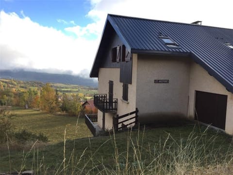 Studio spacieux 4 pers avec balcon à Saint-Michel-de-Chaillol - FR-1-393-8 Apartment in Provence-Alpes-Côte d'Azur