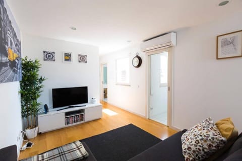Communal lounge/ TV room, Living room, air conditioner