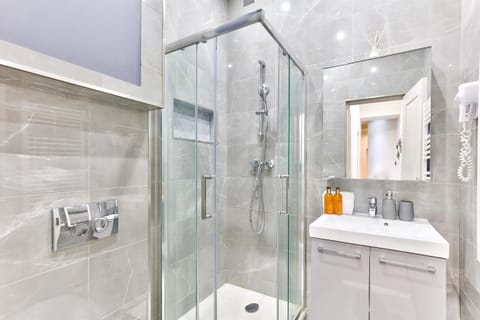 57-LUXURY PARISIEN HOME SEBASTOPOL 1 (2G) Apartment in Paris