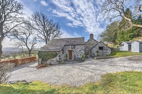 Beautiful 16th Century Ty Cerrig Cottage, set in stunning grounds with great views House in Wales