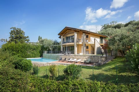 Property building, Patio, Garden, Swimming pool, Dinner