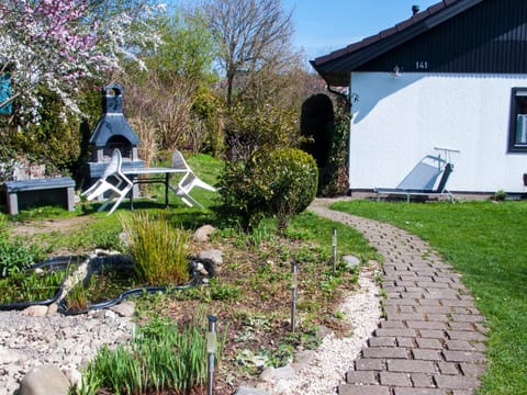 Facade/entrance, BBQ facilities, Garden, View (from property/room), Garden view