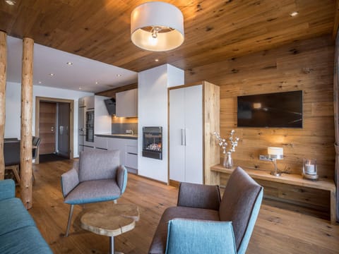 TV and multimedia, Living room, Seating area, Dining area, oven