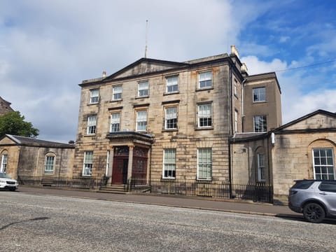 Street view, Location, Parking
