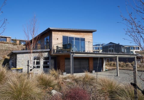 Property building, Patio, Balcony/Terrace