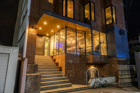 Facade/entrance