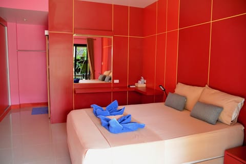 Lanta Bee Garden Bungalow SHA Extra Plus Bed and Breakfast in Sala Dan