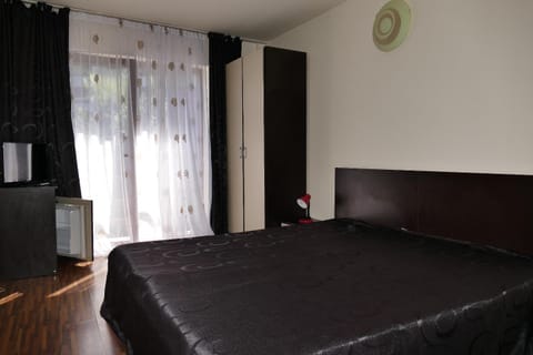 Pensiunea Pinul Negru Bed and Breakfast in Serbia