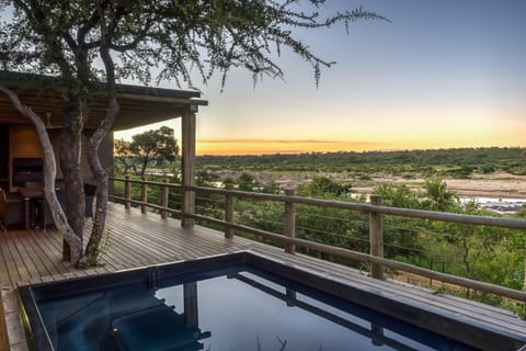 Day, Natural landscape, BBQ facilities, View (from property/room), Balcony/Terrace, Pool view, Swimming pool, Swimming pool, Sunrise, Sunset