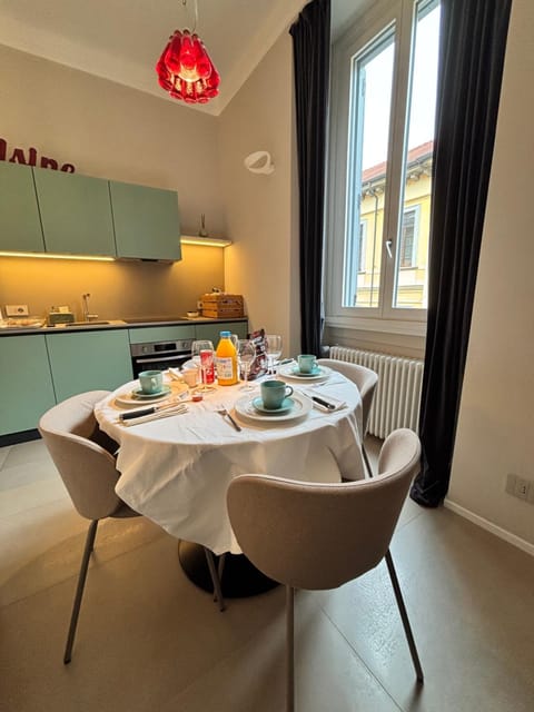 Living room, Food and drinks, Dining area, Food