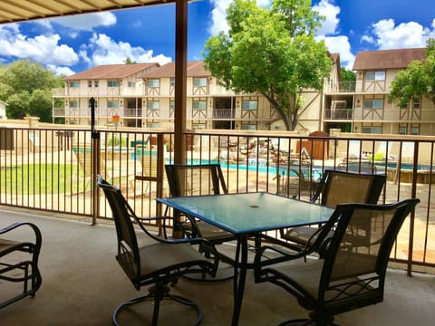 Patio, Area and facilities, Swimming pool