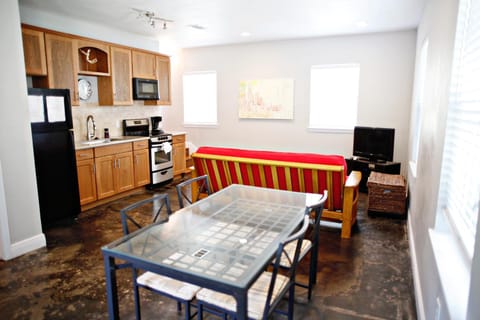 Kitchen or kitchenette, Living room, Seating area, Dining area