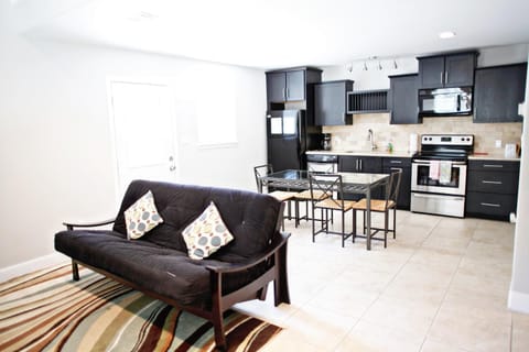 Kitchen or kitchenette, Living room, Seating area, Dining area