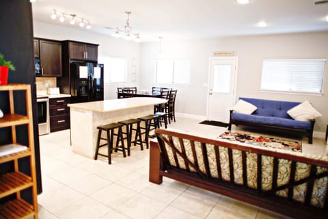 Bed, Kitchen or kitchenette, Living room, Dining area