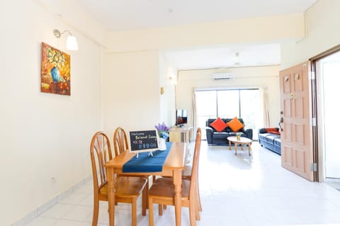 Living room, Dining area