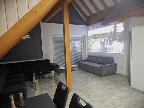 Bed, TV and multimedia, Seating area, Dining area