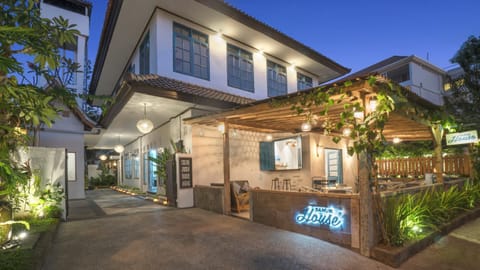 Facade/entrance