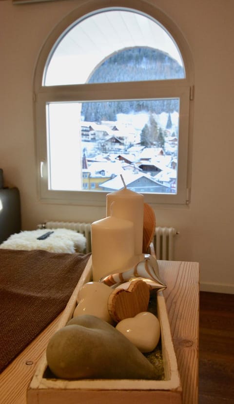 Decorative detail, Mountain view