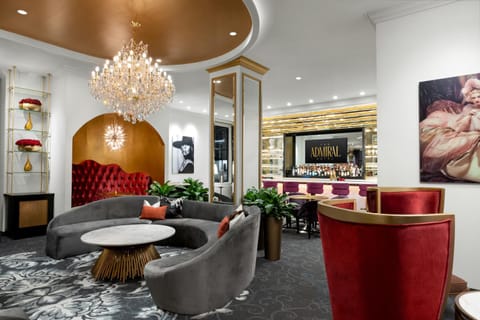 Restaurant/places to eat, Lounge or bar