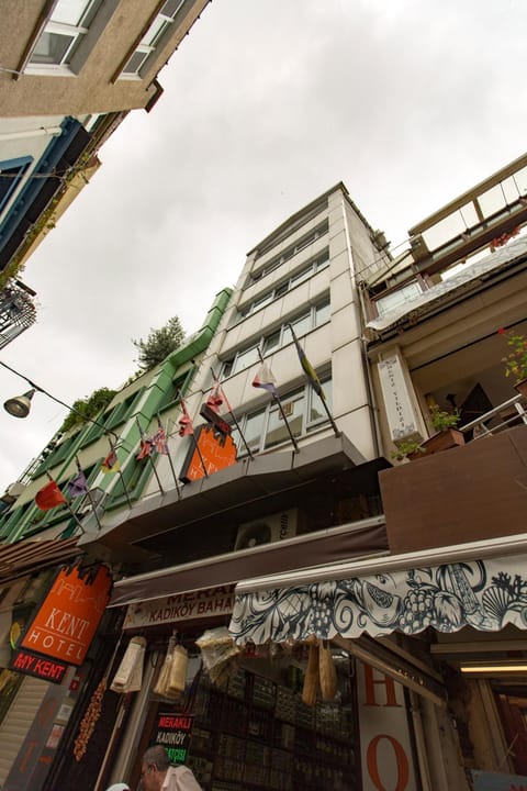 Property building, Restaurant/places to eat, Natural landscape, Area and facilities, Supermarket/grocery shop, Shopping Area