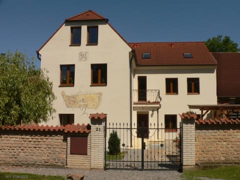 Property building, Day