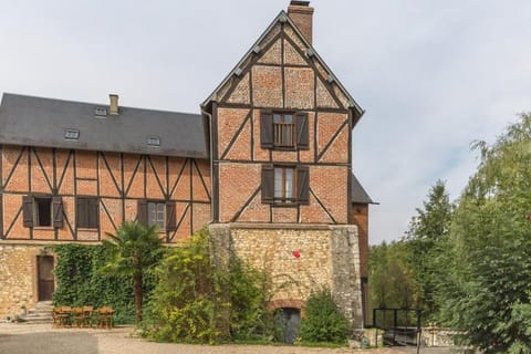 Property building, Day, Landmark view