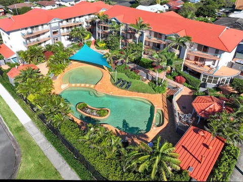 Property building, Bird's eye view, Swimming pool
