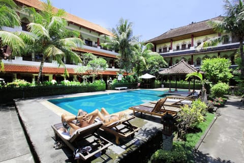 Swimming pool, Swimming pool