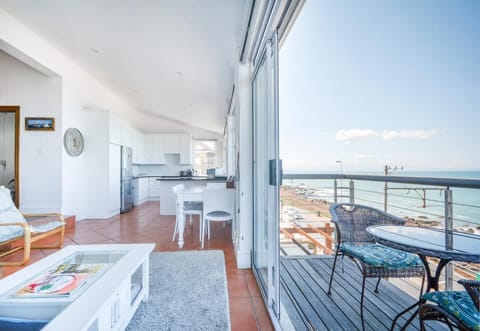 View (from property/room), Balcony/Terrace, Seating area, Sea view