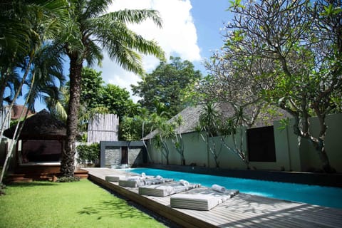 Swimming pool, Swimming pool