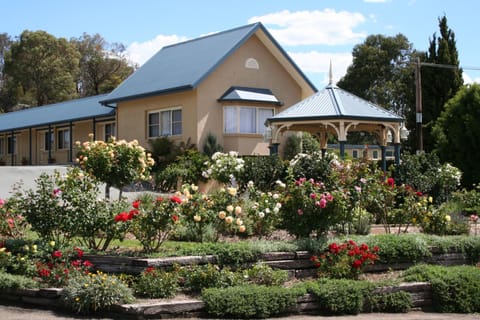 Facade/entrance, Garden