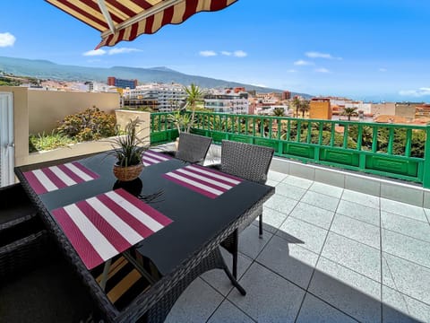 View (from property/room), Balcony/Terrace, Dining area