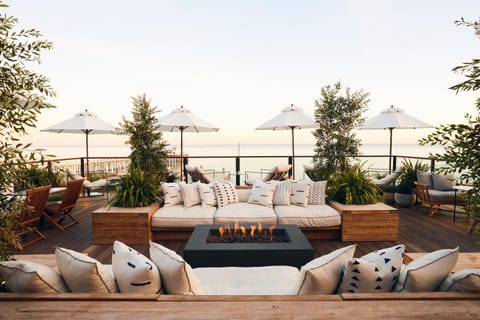 Property building, Restaurant/places to eat, Lounge or bar, Food and drinks, Sea view