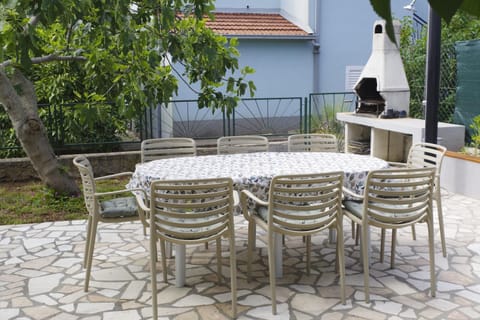 Patio, Facade/entrance, BBQ facilities, Other, Seating area
