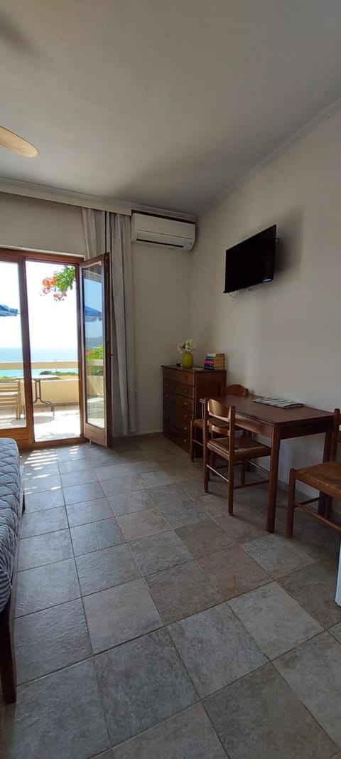 TV and multimedia, Dining area, air conditioner