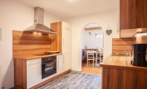 Kitchen or kitchenette, Dining area, Communal kitchen